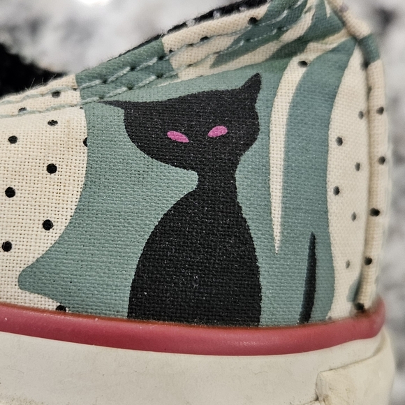 Converse Green and White Low Lace "Cat' Sneakers - Picture 4 of 7